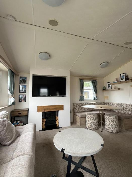 Two Bedroom Caravan on 7 Lakes Country Park