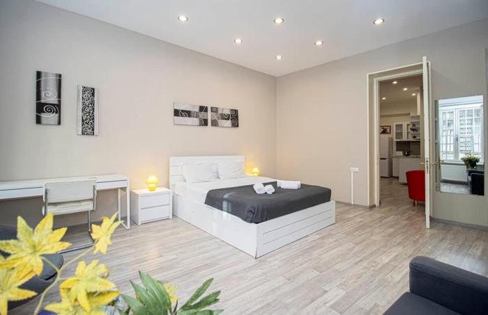 Wehost Apartment Near Liberty Square - by Wehost