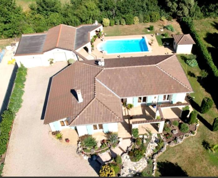 Villa atypique avec spa piscine 12x6 cheminée fdb proche du Golf dans parc arbore