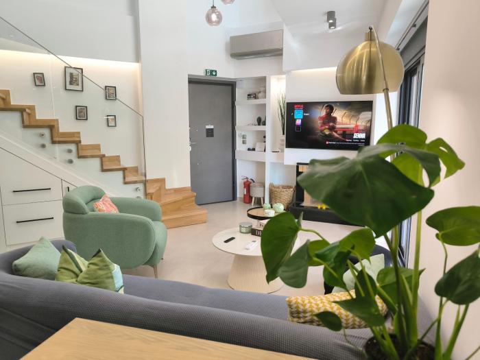 Floral Home 3 - 2nd floor maisonette!