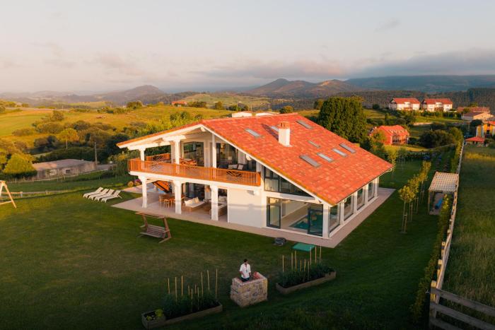 Wishome- Increíble casa con vistas al mar y Picos de Europa - Piscina climatizada