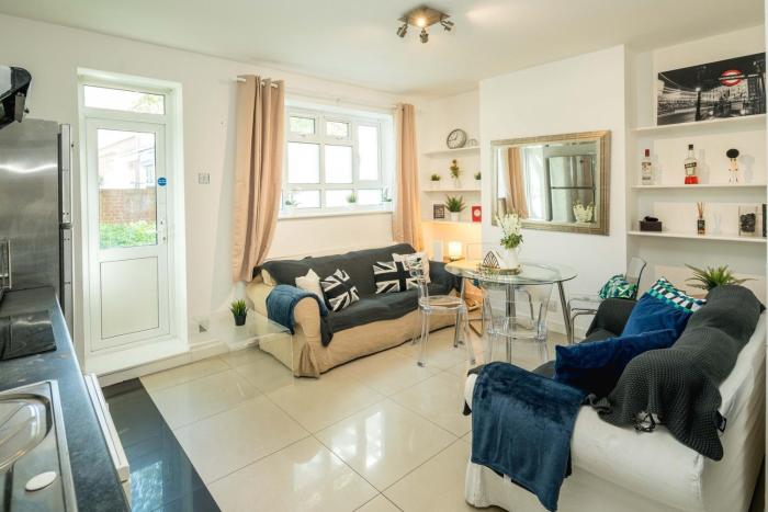 Spacious 4-Bed Flat Near Nine Elms Tube Station