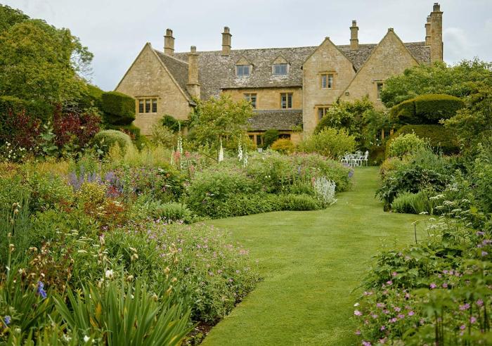 Pye Corner a Cotswold Manor with seasonal outdoor heated pool