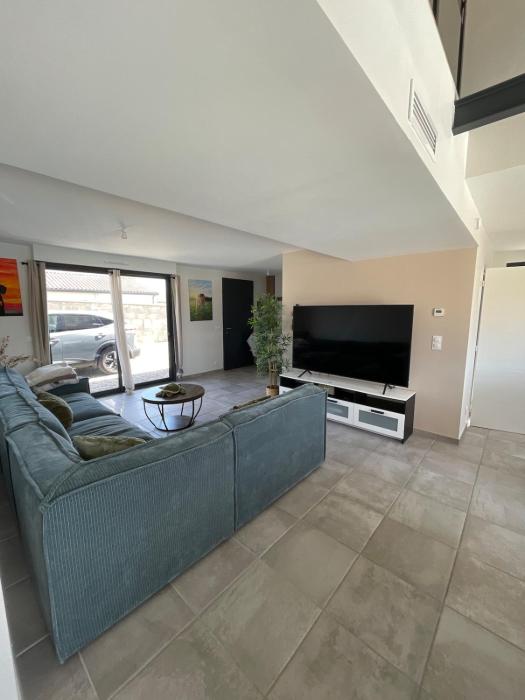 Villa avec vue, piscine, air de jeu, sport, calme