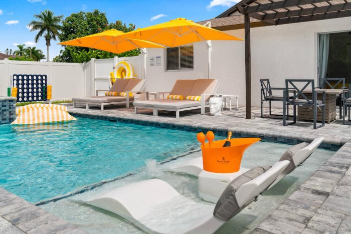 VillaLux Heated PoolSpa near Beach & Mercato