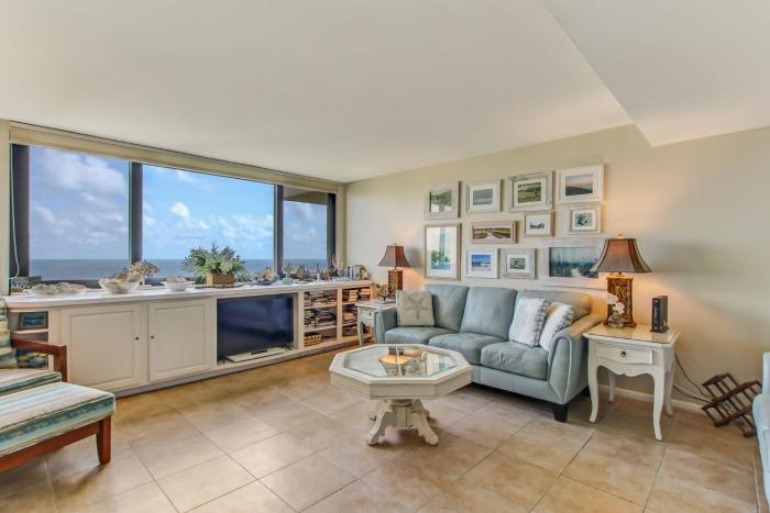 Oceanfront 3 Bedrooom BeachWalker Condo