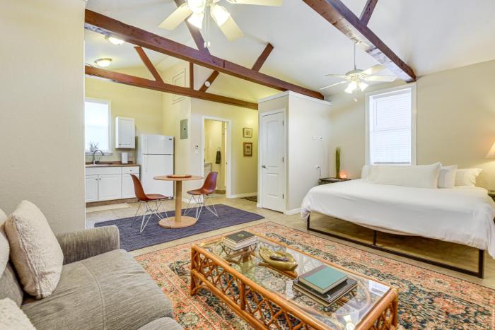 Walkable Studio 1 Mi to Riverwalk & Dtwn Bradenton