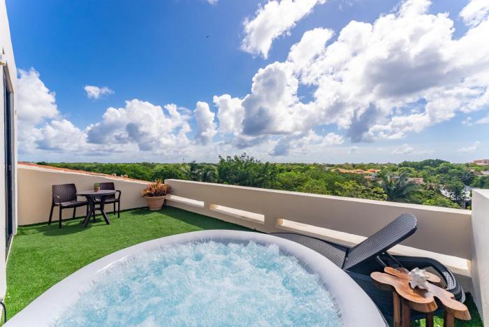 Private Jacuzzi, Starlink, Golf-View Terrace - Puerto Aventuras