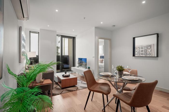 The Quiet Side of the City - A Stylish 2 Bed 2 Bath Retreat