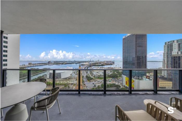 Luxury Downtown 2-BD Condo with beautiful city views