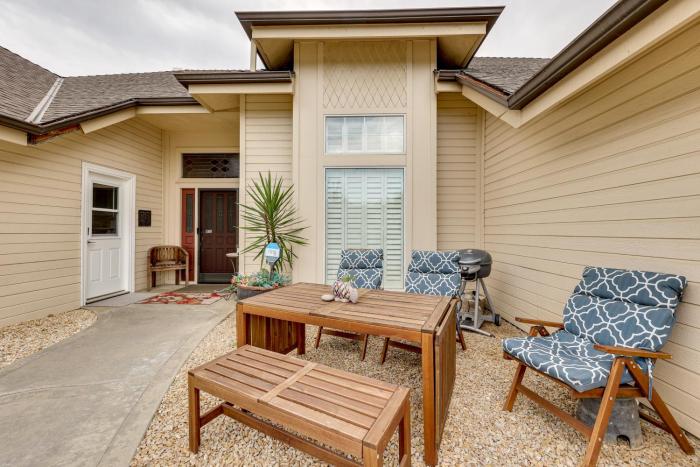 Golf, Hike, Explore Apt 9 Mi to Dtwn Fresno!