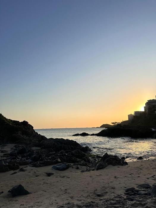 Fantástico Apartamento Vista Mar no Beach Class Ondina Salvador, pé na areia, com exclusivo acesso à praia