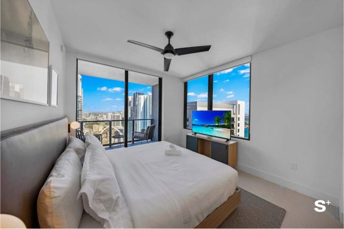 Contemporary 2-BD Condo in Downtown Miami - Skyline & Ocean Views