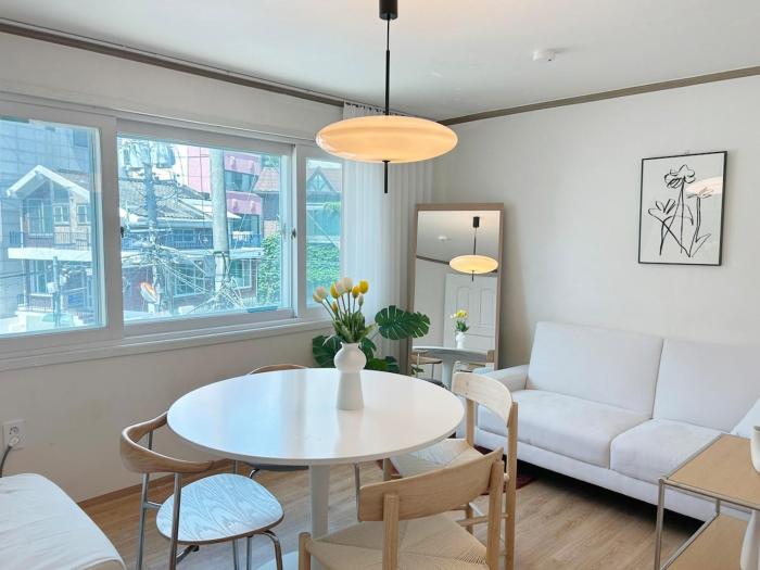 3 rooms 3 mins walk to Sangsu Stn 2F