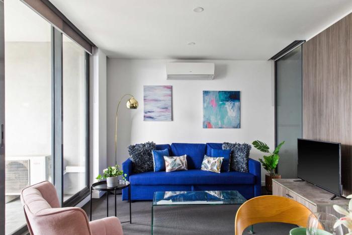 Bright 2BR by Southern Cross with Parking