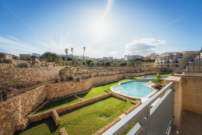 Qala Skyview Penthouse with Pool, Sunsets and BBQ Area