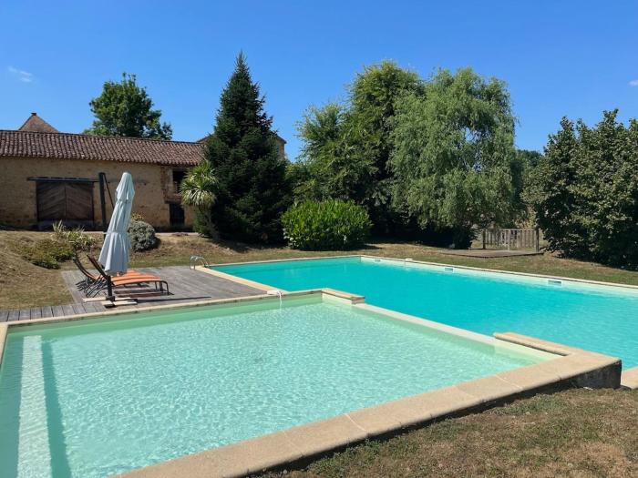 Gîtes OSTAL de Marcillac avec piscine - Le Pigeonnier