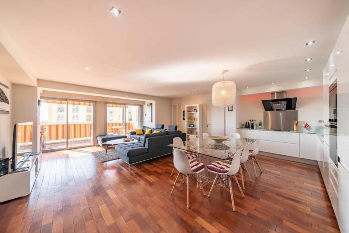 Wonderful sea-view 5-room apartment