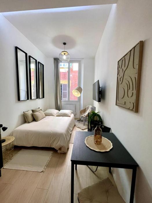 Studio Vieux-Nice proche de la mer et Cours Saleya