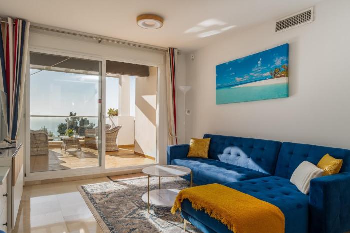 Stylish 2BR Apt | Balcony & Sea Views