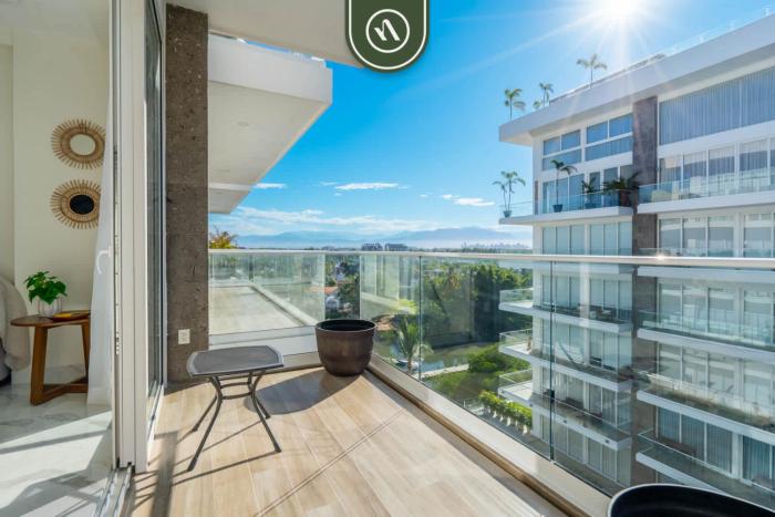 3BR Condo Right Next to the Beach - Pool - Palapa
