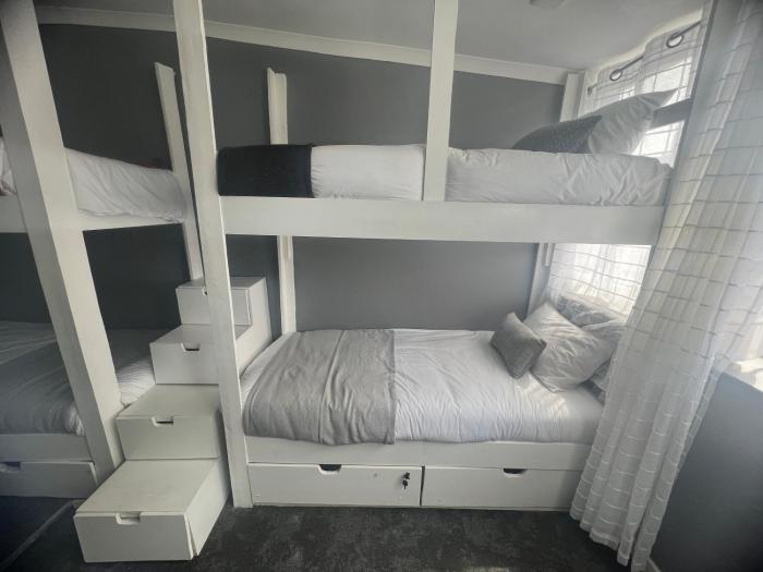 M and B MotherCity Backpackers