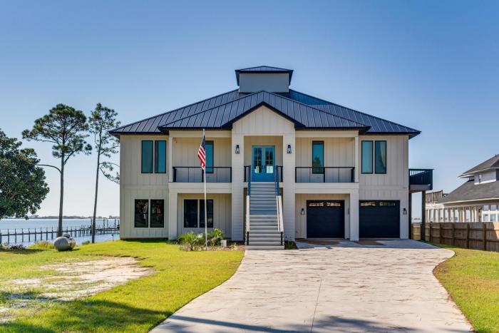 Private Beach and Bay View Luxury Navarre Escape!
