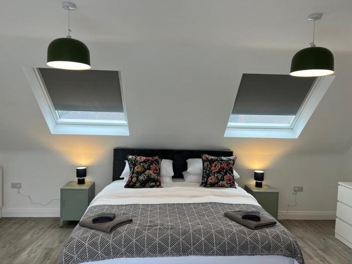 3 Bedroom Gatwick Free Parking Fast Wi-Fi