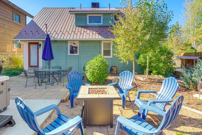 Walk to Grand Lake & Dtwn! Group Escape w Hot Tub