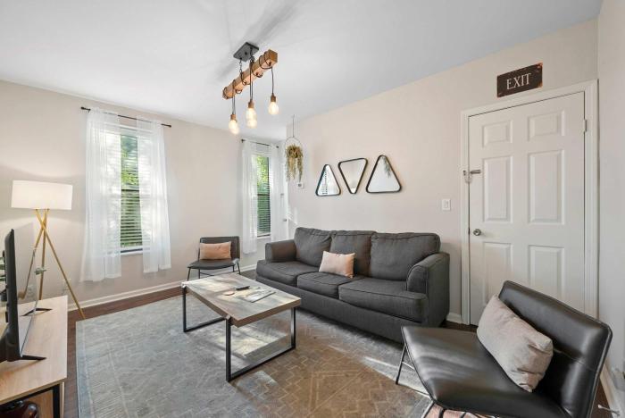 The Luxe Pearl Residences 870-5