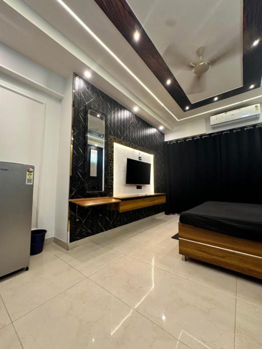 Luxury Studio Apartment with Balcony & Kitchenette