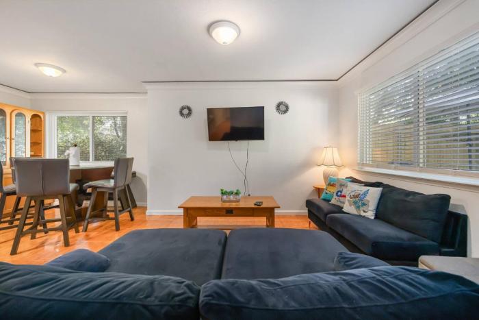 Comfy North Houston Home with Private Courtyard