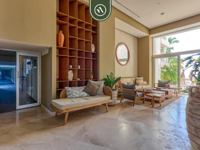 Luxury 4 BR Condo Amazing Views - Beach - Pools