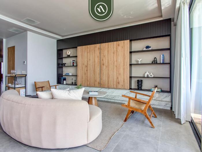 Luxury Oceanfront 3 BR Condo with Balcony