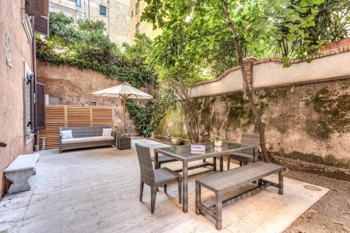 Vico 2bdr Piazza del Popolo with private garden