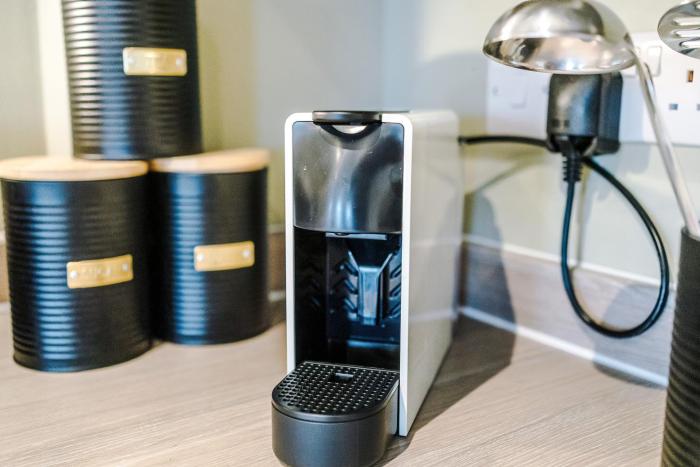 Top-Floor City View Elegant 2BR