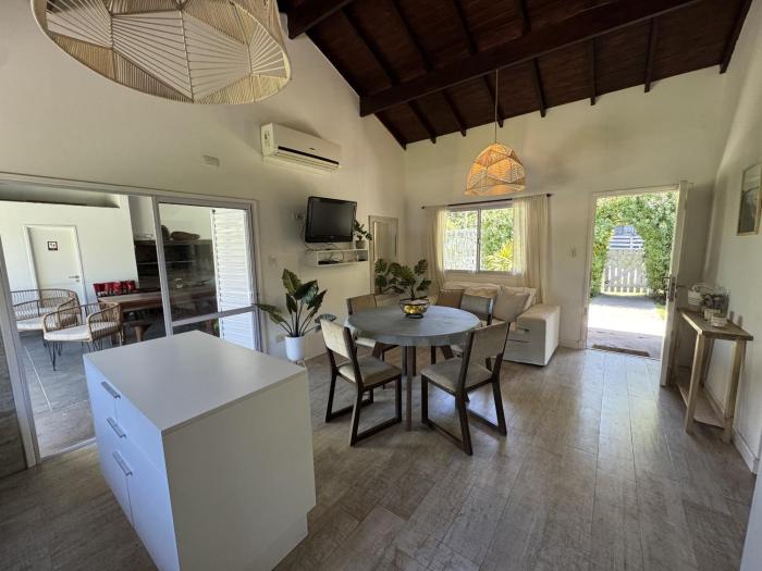 Casa Lujan - Casa en Acantilados con Pileta y Parrilla para 4 PAX - Hola Sur