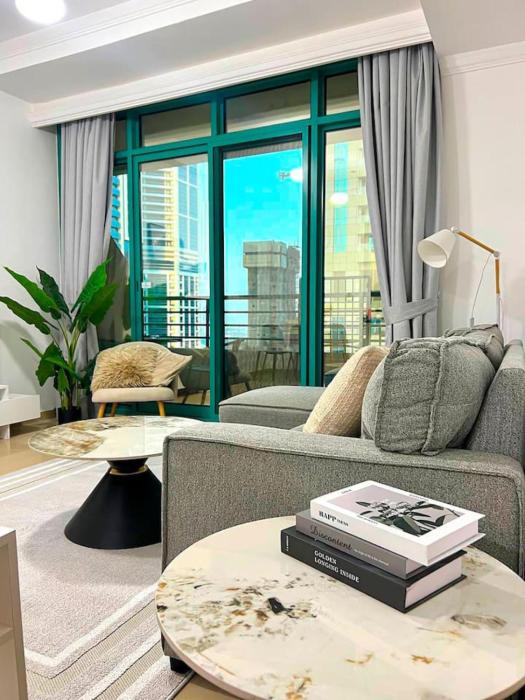 Cozy 1BR Stay in Dubai Marina Near Beach and Tram