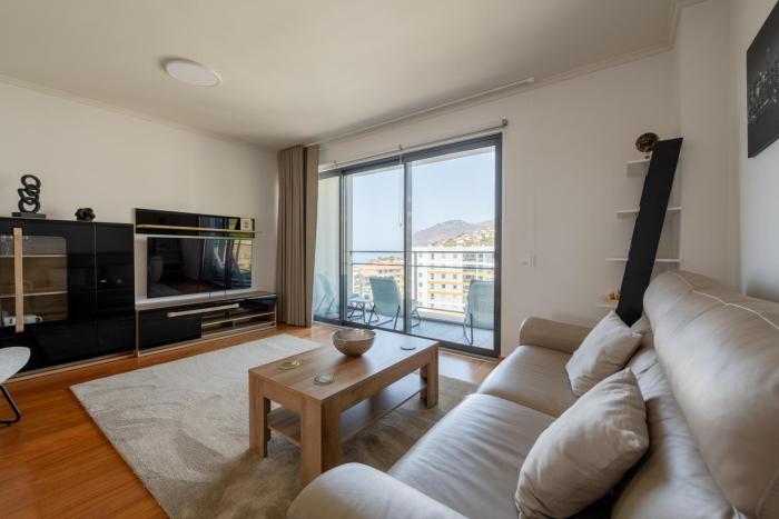 Nomad Escape Spacious Apartment with Pool & Gym