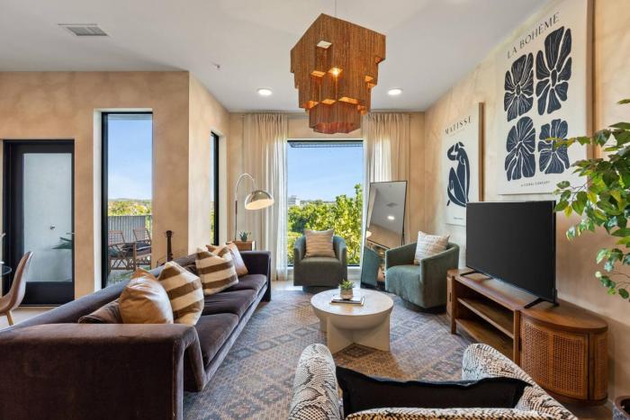 Lovely River View Walk to Downtown has Garage and Balcony