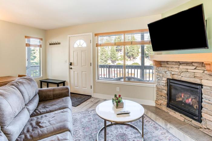 1 Mi to Stagecoach Chairlift Stateline Condo