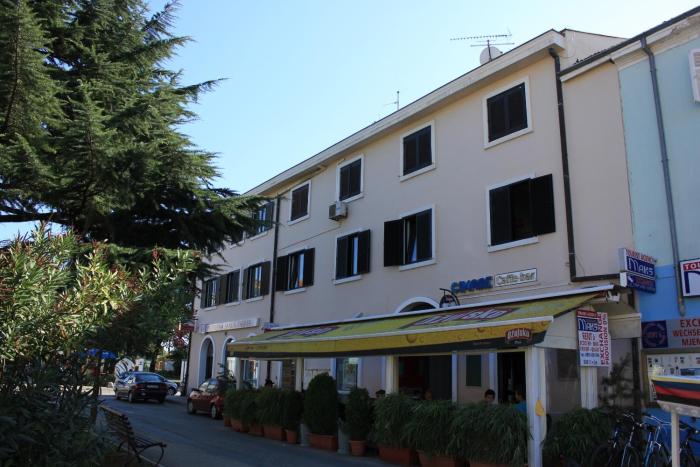 Apartments with parking space Porec - 7265