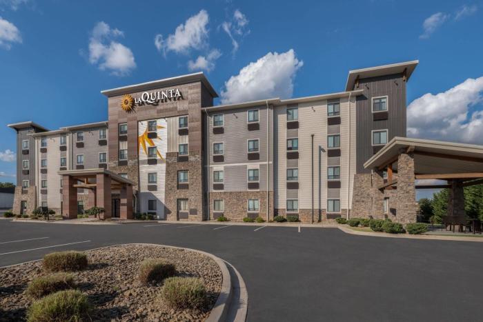 La Quinta Inn & Suites by Wyndham Greenville Woodruff Rd