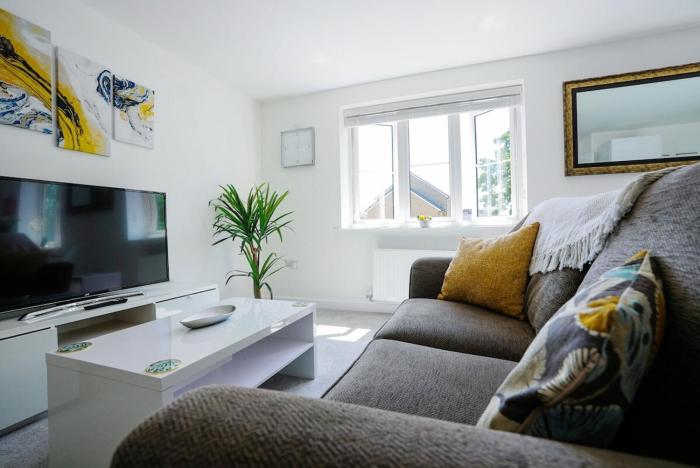 Spacious 2 Bed 2 Bath Apartment in Peterborough with 2 Parking Spaces