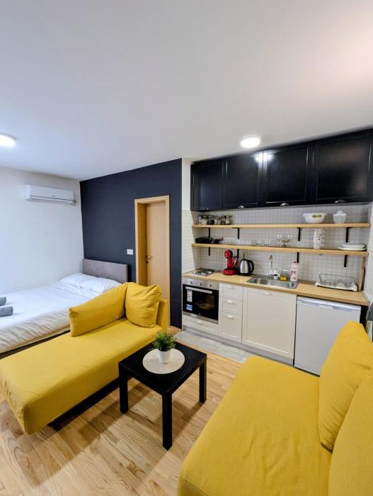 D apartman, Cozy Studio, Near Lake, AC, Wi-Fi