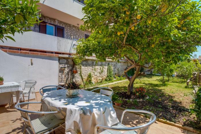 Apartments by the sea Mali Losinj, Losinj - 18322