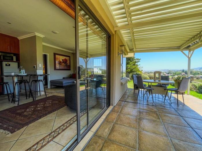 Spacious mountain-view haven