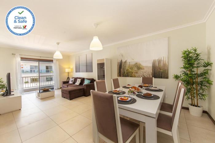 B03 - Luxury 2 Bed near Lagos Marina