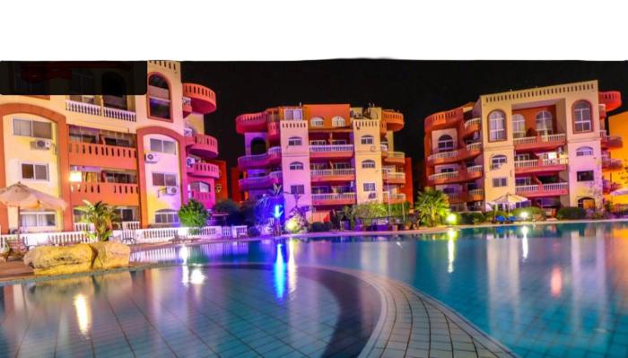 2 Bedroom Apartment with pool view