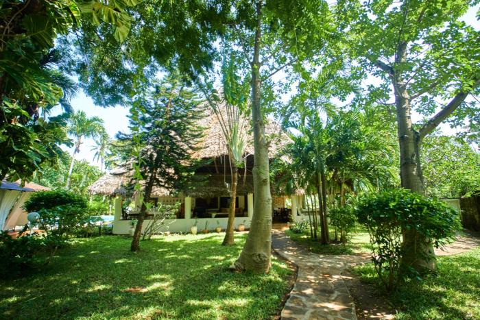 Ornella House Resort: Spacious 5-Bed Villa in Tropical Malindi